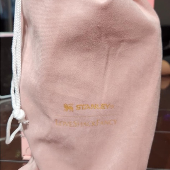 Stanley Pink and Gold Quencher H2.0 Tumbler - Picture 7 of 8